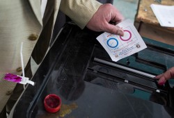 خبراء: ثغرة دستورية وقانونية تبطل استفتاء السيسي