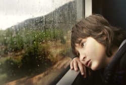 كيف تساعد طفلك على التعامل مع الخوف والقلق؟