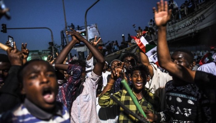 المجلس العسكري بالسودان يعلن قرارات لمواجهة الاحتجاجات