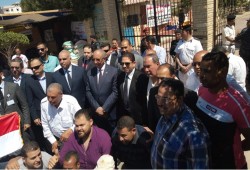 صور تظهر حشد نظام السيسي العمال والموظفين للاستفتاء على تعديلاته الدستورية