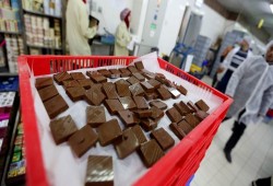 تناول "الشوكولاتة الداكنة" يوميا.. ماذا يفعل بالعقل؟