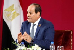 رسائل السيسي للعمال في عيدهم تثير غضب نشطاء
