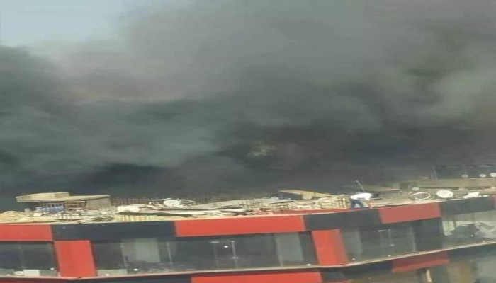 بالصور.. حريق هائل بالموسكي يسفر عن إصابة 15 مواطنا وتضرر عدد من المحلات