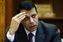 أنباء عن تواجد دحلان بالخرطوم.. التقى عسكريين وسياسيين