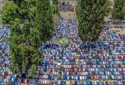 نحو 200 ألف مصلٍّ يؤدون الجمعة الأولى من رمضان بالأقصى