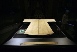 إسطنبول.. جامع "الخرقة الشريفة" يفتح أبوابه للراغبين برؤية البردة النبوية