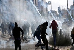 إصابة فلسطيني برصاص الجيش الإسرائيلي بالضفة الغربية