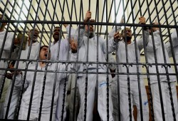 عقوبات جماعية لمن يقدم مساعدات لأسر المعتقلين بمصر