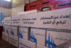 مشاهد إذلال الفقراء بكراتين "آل شيخ" توغر قلوب المصريين