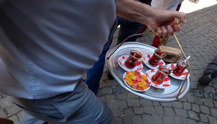 دراسة: هذه علاقة شرب الشاي الساخن بالسرطان