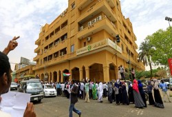 اجتاح الموانئ والمطارات والبنوك.. قوى التغيير كسبت رهان الإضراب العام بالسودان