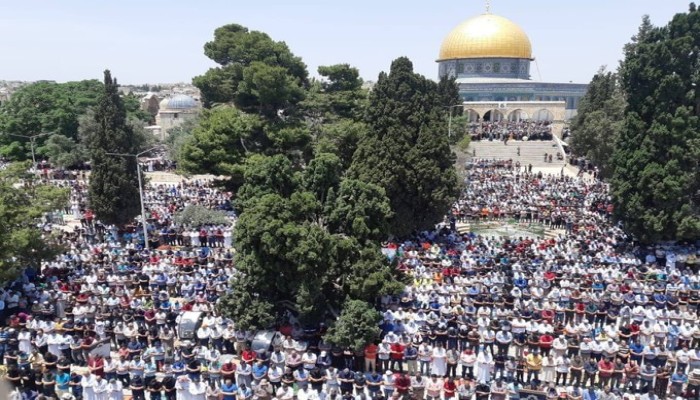 أكثر من ربع مليون مصل يؤدون الجمعة الأخيرة من رمضان بالأقصى
