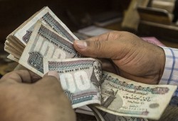 ما سر صعود الجنيه المصري أمام الدولار؟.. "تداعيات كارثية"