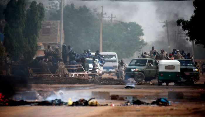 فايننشال تايمز: هكذا يتم سحق أحلام الحرية بشوارع الخرطوم