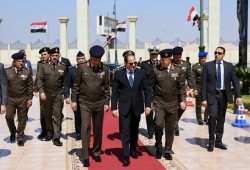 السيسي يستعد للإطاحة بقيادات عسكرية جديدة