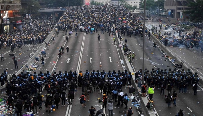 أمام احتجاجات الشعوب.. هل تقف أوروبا مع المبادئ أم المصالح؟