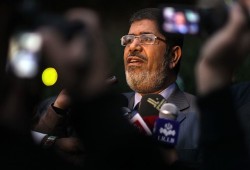 خطأ فادح من مذيعة اكسترا ينوز خلال قراءة خبر عن الرئيس "مرسي"