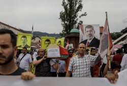 بالصور.. جنازة رمزية للرئيس الراحل محمد مرسي في البوسنة