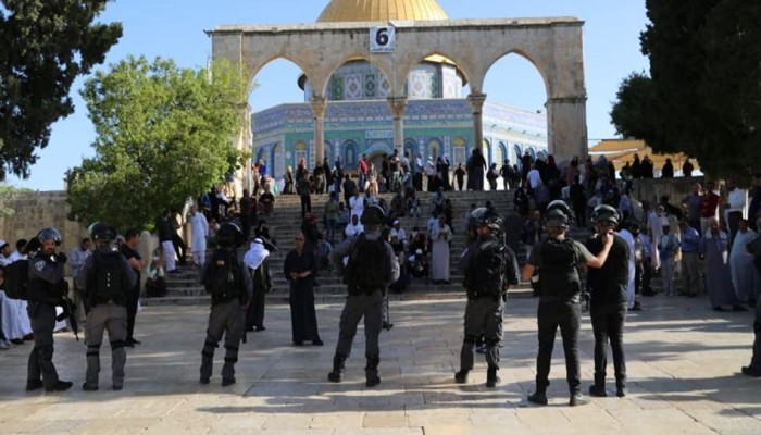 عشرات المستوطنين يقتحمون باحات المسجد الأقصى صباح اليوم