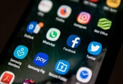 عشرات التطبيقات على غوغل بلاي تستهلك بطارية هاتفك