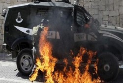 احتراق مركبات في قاعدة إسرائيلية قرب القدس بهجوم فلسطيني