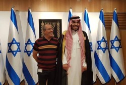 هكذا استقبل المقدسيون مطبعا سعوديا زار الأقصى