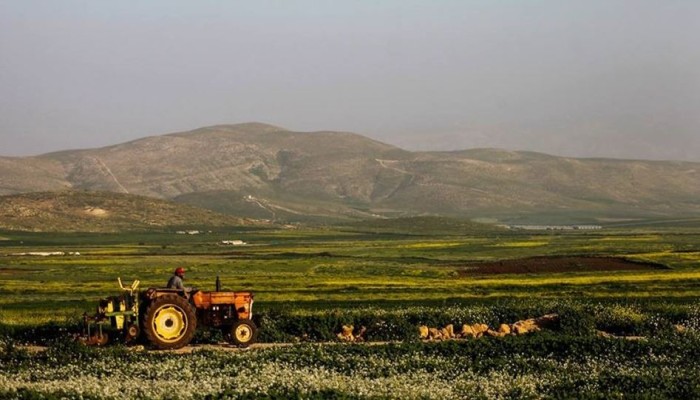 الاحتلال يدمر خط مياه ويستولي على شبكة ريّ في الأغوار