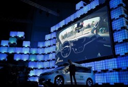 هل يمكن استخدام السيارات المتصلة بالإنترنت لإغلاق مدن بأكملها؟