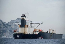 الناقلة الإيرانية تتجه إلى اليونان بعد مغادرتها جبل طارق