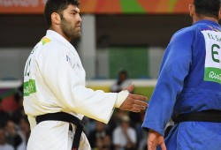 لاعب جودو مصري يرفض مصافحة نظيره الإسرائيلي