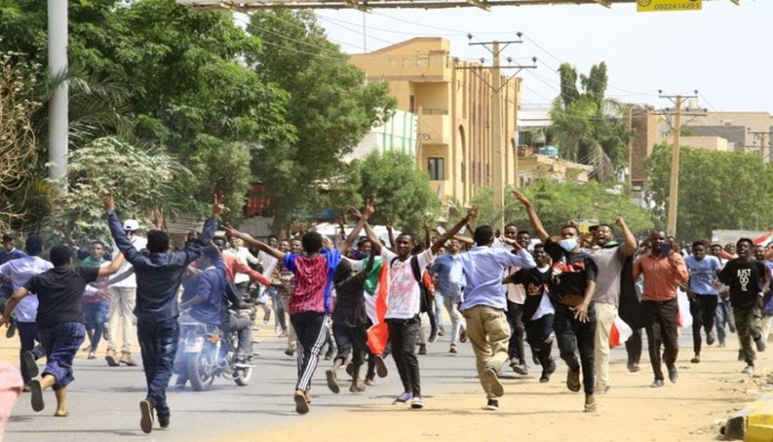 "المهنيين السودانيين" يندد باعتداء للجيش على مواطنين