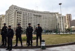 السيسي المرعوب يحشد قواته بالقاهرة