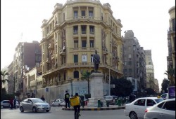 مسؤول ليبي يدعو إلى حماية أو نقل الاستثمارات الليبية من مصر