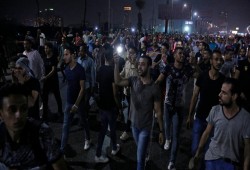 بعد أيام من الاحتجاجات.. اعتقالات بالمئات وانتشار أمني كثيف وخسائر غير مسبوقة بالبورصة