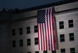 البنتاغون يعلن استعداده للتعاون مع التحقيق بقضية عزل ترامب