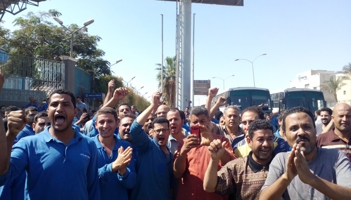 لليوم الرابع على التوالي.. إضراب عمال “يونيفرسال” بسبب تأخر المرتبات