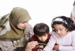 دور الأم في تنمية البنية العقلية لأبنائها