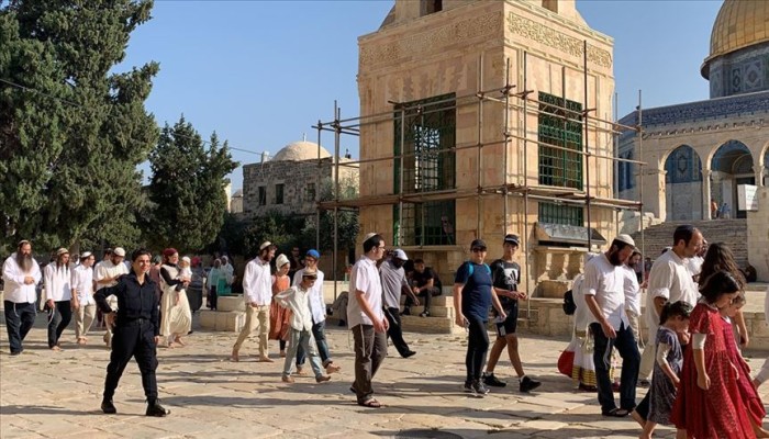 مئات المستوطنين يجددون اقتحاماتهم للمسجد الأقصى