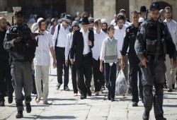 عضو كنيست الاحتلال المتطرف "إيهودا غليك" يقود عشرات المستوطنين في اقتحام المسجد الأقصى