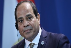 كاتب أوروبي يحذر السيسي من الاعتماد على فزاعة الإسلاميين لتحسين صورته