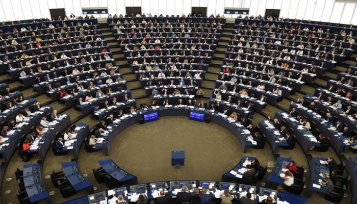 هل تعامل البرلمان الأوروبي بمكيالين في أحداث مصر الأخيرة؟