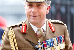 قائد الجيش البريطاني يتوقع اندلاع حرب عالمية لهذا السبب