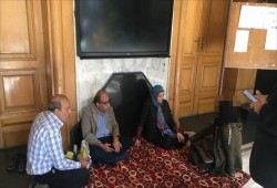 حيلة السجاد.. هكذا يناضل صحفيو مصر للاجتماع في "قلعة الحريات"