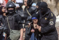 مصريون يكشفون عن آلامهم باليوم العالمي لحقوق الإنسان