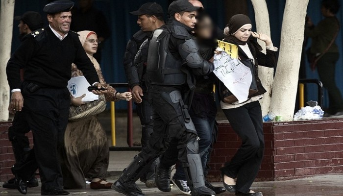 معتقلات بسجون الانقلاب يُضربن عن الطعام.. ومخاوف تعصف بأسرهن