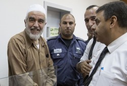 الاحتلال يحكم بالسجن 28 شهرا على الشيخ رائد صلاح