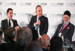 تشاووش أوغلو: دول خليجية تعتقد بقدرتها على تغيير الأنظمة بالمال