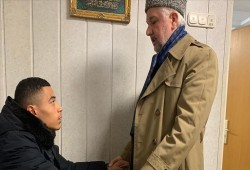 نجا من هجوم هاناو العنصري فأعلن إسلامه