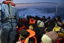 تركيا تعلن مغادرة عشرات آلاف المهاجرين.. وأوروبا "قلقة"