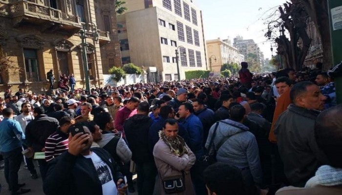 بعد تفشي كورونا.. لماذا لا توقف حكومة السيسي الدراسة وتقيد السفر؟